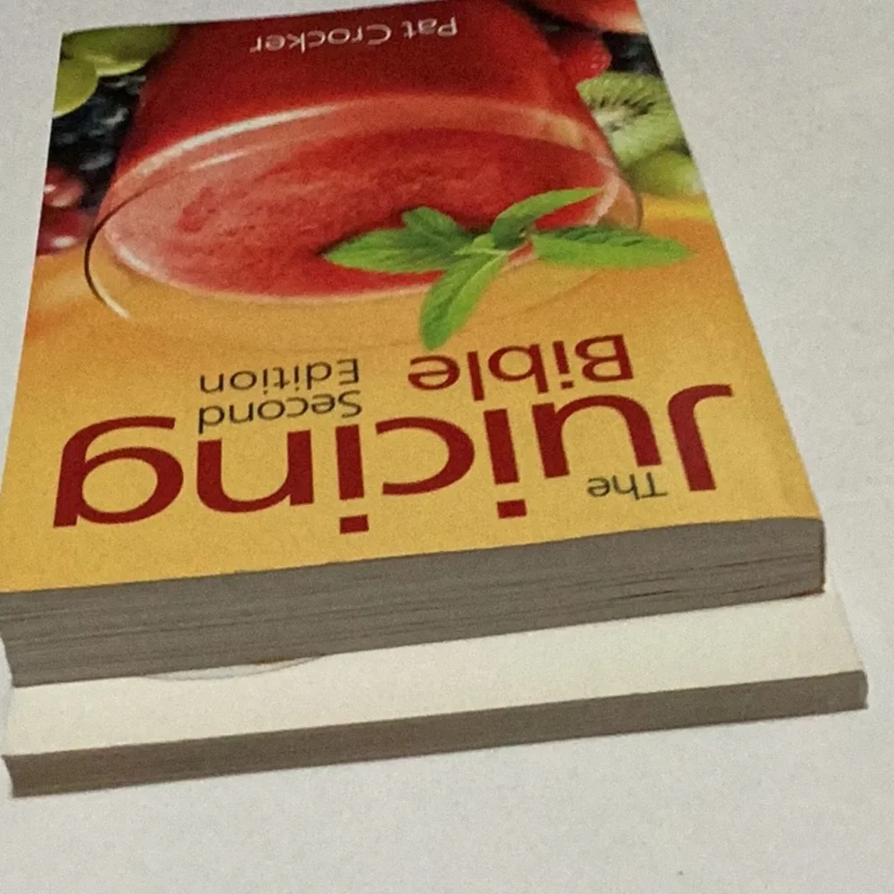 Set‎ of 2 Books Juicing/ Juice Diet Health & Wellness Natural Living Cookbooks